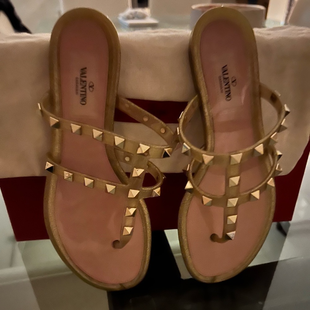 Valentino Rockstud T-Strap Flat Slide Sandals Original Price $450 Size 5. $275